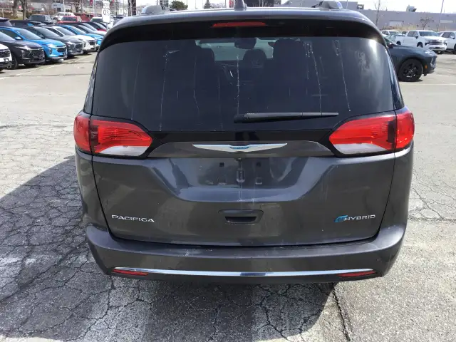 2018 Chrysler Pacifica Hybrid - Photo 4