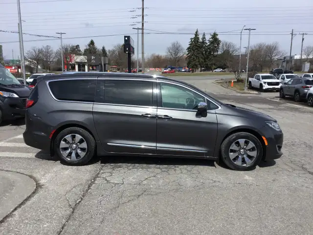 2018 Chrysler Pacifica Hybrid - Photo 6