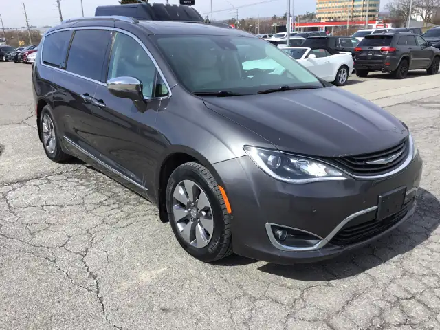 2018 Chrysler Pacifica Hybrid - Photo 7