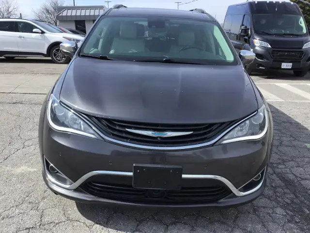 2018 Chrysler Pacifica Hybrid - Photo 8
