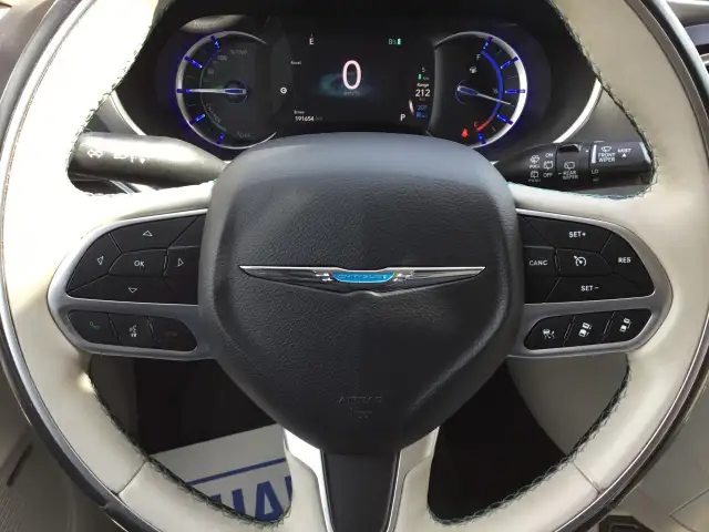 2018 Chrysler Pacifica Hybrid - Photo 10