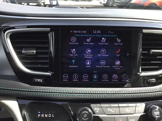 2018 Chrysler Pacifica Hybrid - Photo 12
