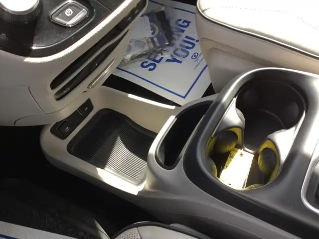 2018 Chrysler Pacifica Hybrid - Photo 14