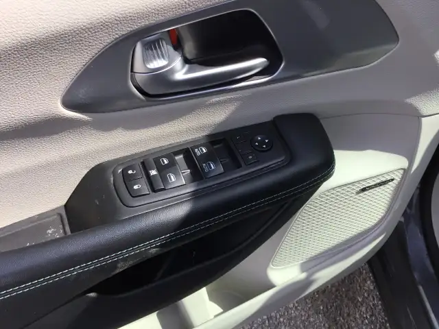 2018 Chrysler Pacifica Hybrid - Photo 17