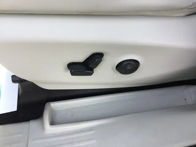 2018 Chrysler Pacifica Hybrid - Photo 18