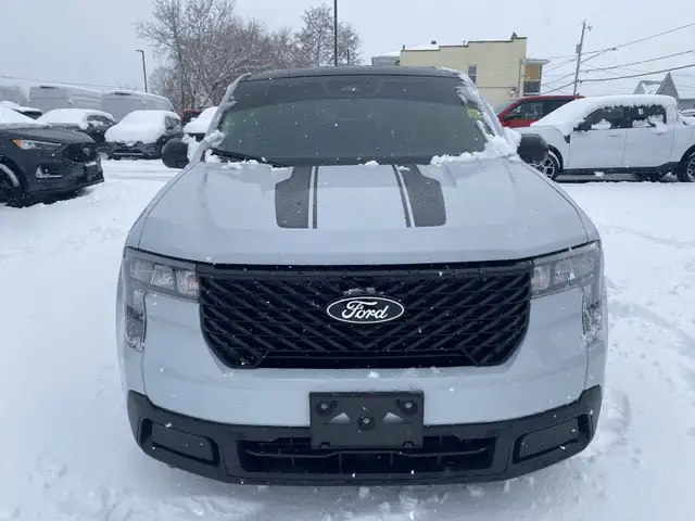 2025 Ford Maverick XLT - Photo 8