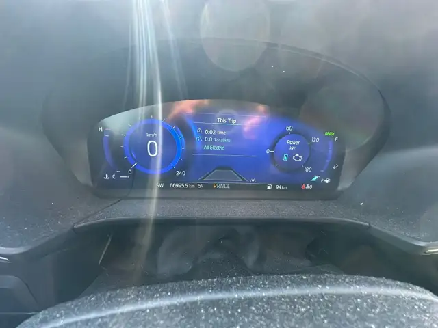 2022 Ford Escape Titanium Hybrid - Photo 9