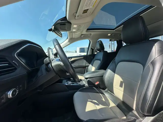 2022 Ford Escape Titanium Hybrid - Photo 10