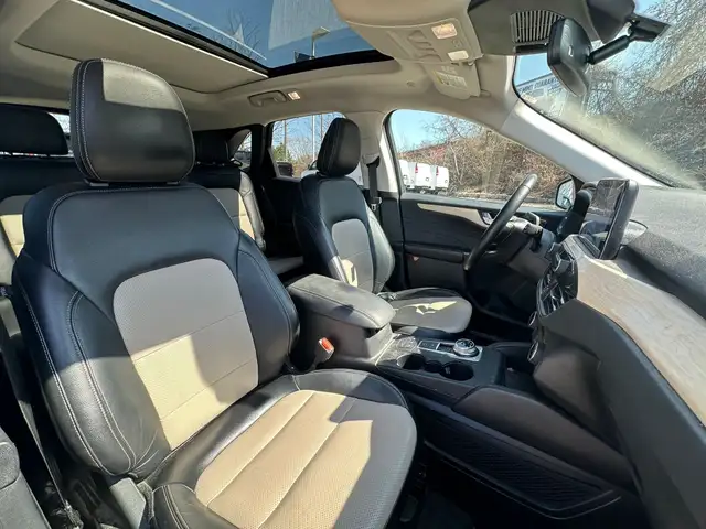 2022 Ford Escape Titanium Hybrid - Photo 12