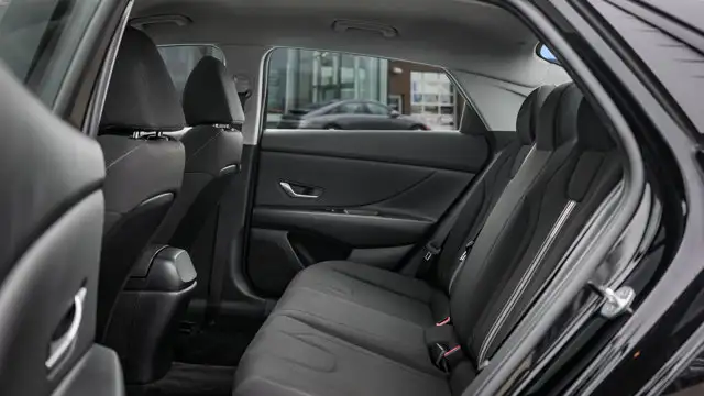 2022 Hyundai Elantra Preferred IVT | Heated Steering Wheel - Photo 10