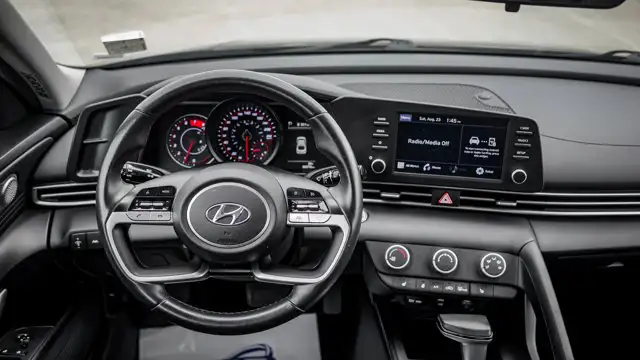 2022 Hyundai Elantra Preferred IVT | Heated Steering Wheel - Photo 12