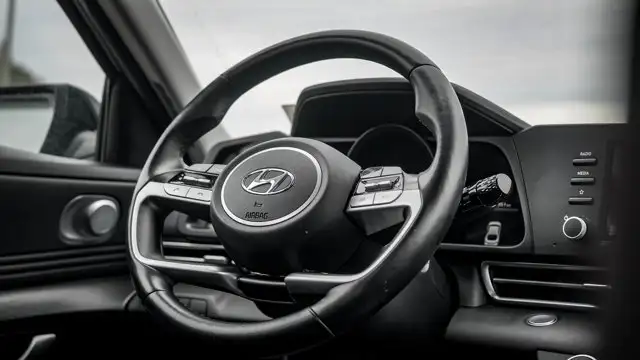 2022 Hyundai Elantra Preferred IVT | Heated Steering Wheel - Photo 14