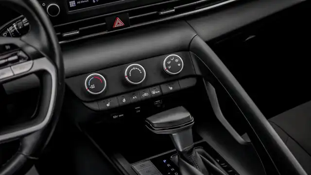 2022 Hyundai Elantra Preferred IVT | Heated Steering Wheel - Photo 17