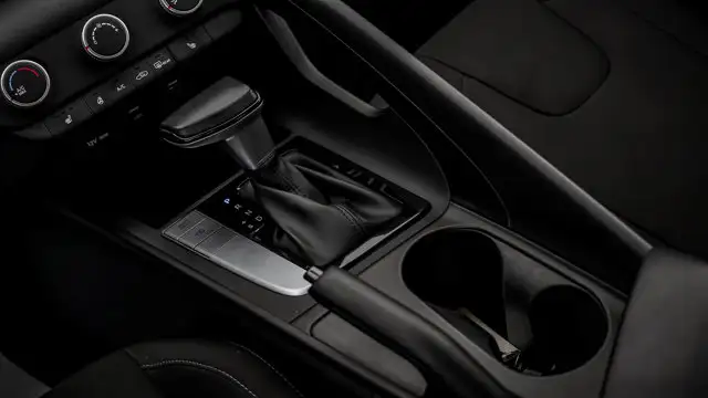 2022 Hyundai Elantra Preferred IVT | Heated Steering Wheel - Photo 18