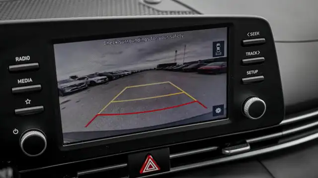 2022 Hyundai Elantra Preferred IVT | Heated Steering Wheel - Photo 20