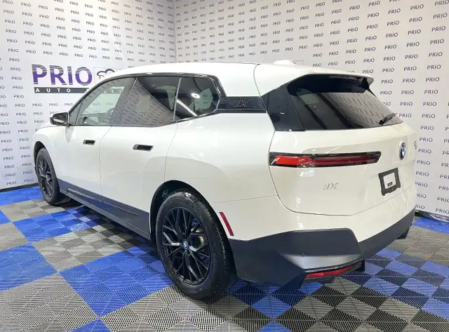 2024 BMW iX - Photo 3