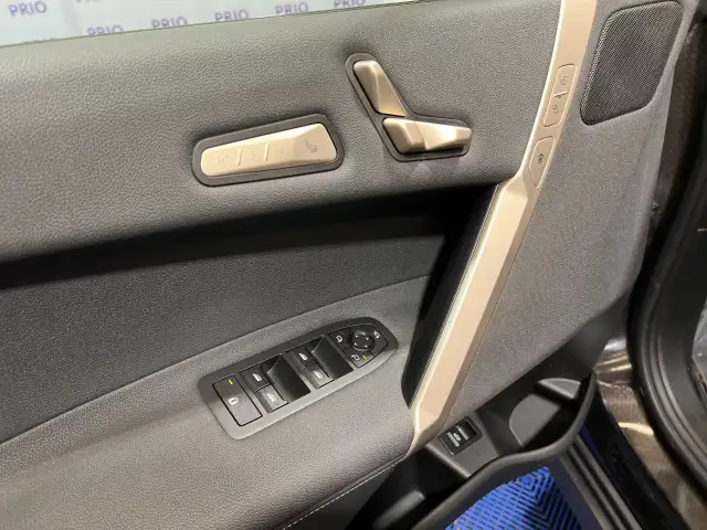 2024 BMW iX - Photo 10