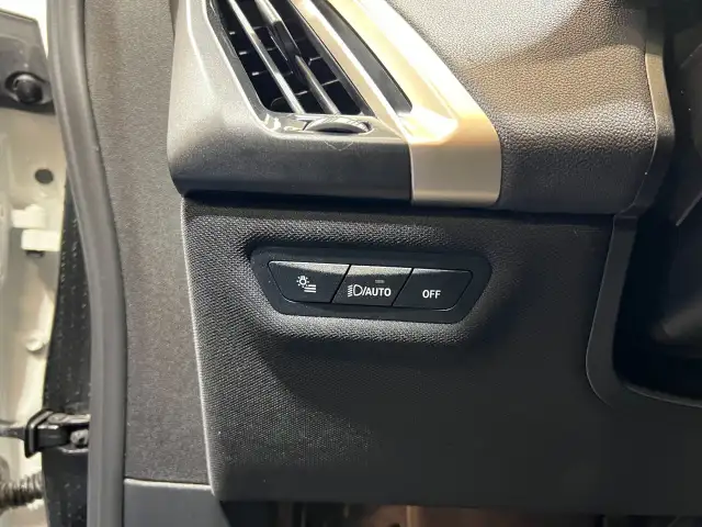 2024 BMW iX - Photo 13