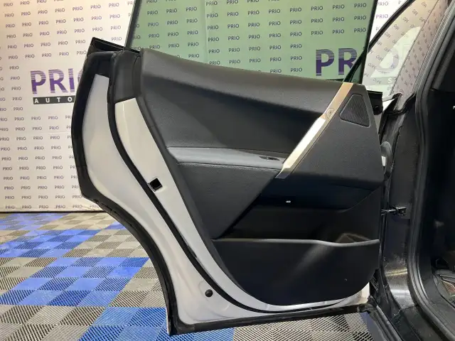 2024 BMW iX - Photo 14