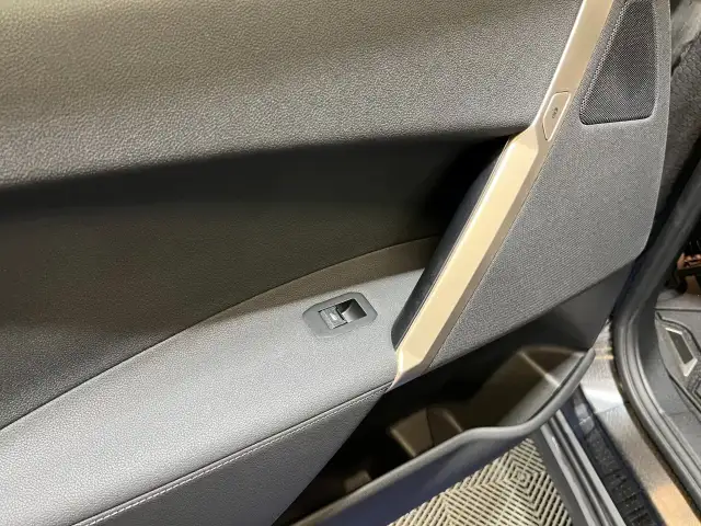 2024 BMW iX - Photo 15