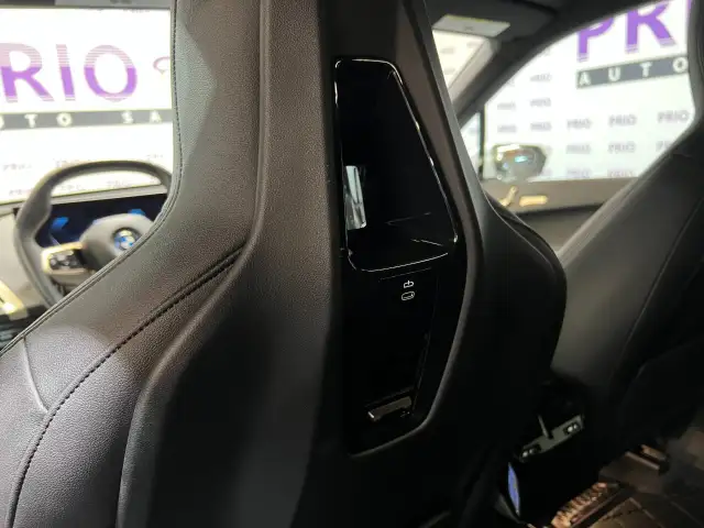2024 BMW iX - Photo 17