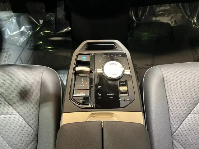 2024 BMW iX - Photo 28