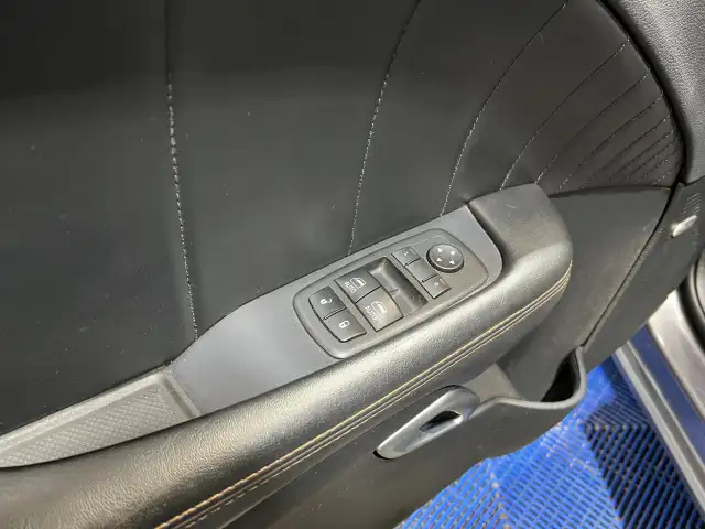 2016 Dodge Challenger - Photo 15