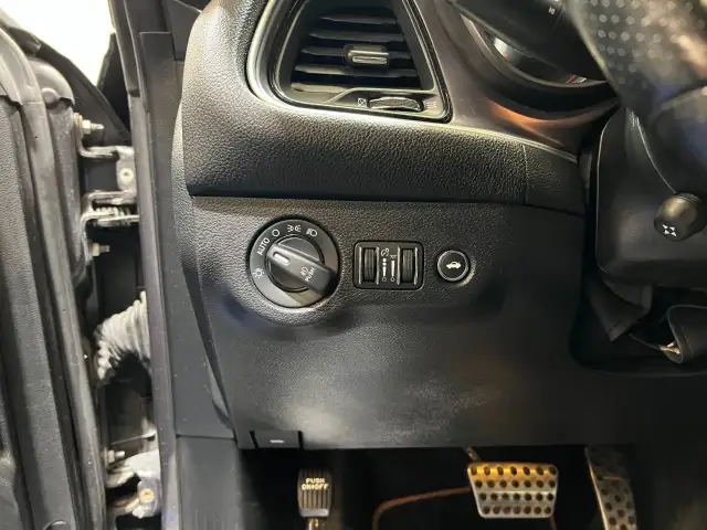 2016 Dodge Challenger - Photo 17