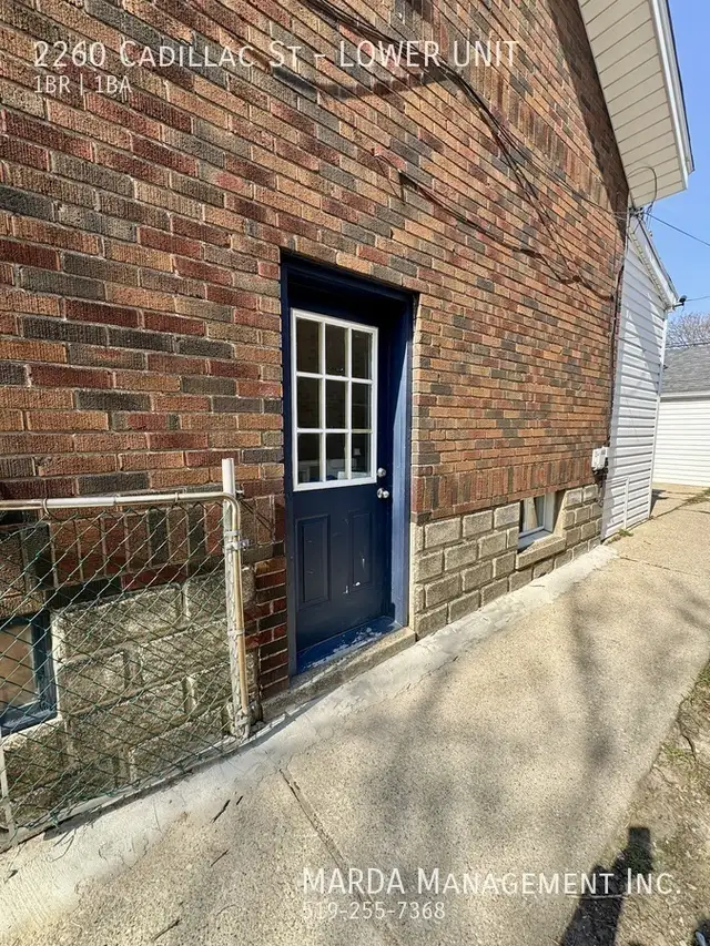 NEWLY RENOVATED 1 BED/1 BATH LOWER UNIT EAST   20% OF UTILITIES - Photo 3