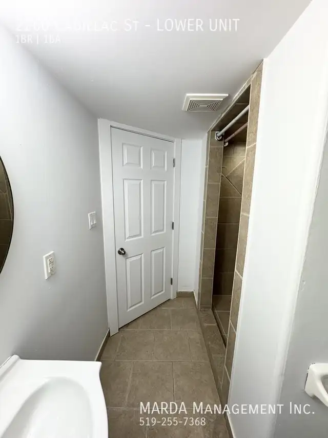 NEWLY RENOVATED 1 BED/1 BATH LOWER UNIT EAST   20% OF UTILITIES - Photo 17