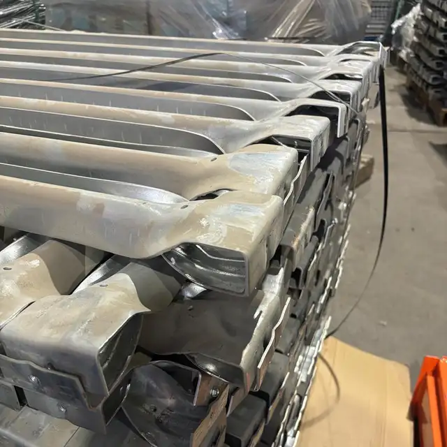 USED 42' Universal Style Pallet Support Bars for Pallet Racking - Photo 4
