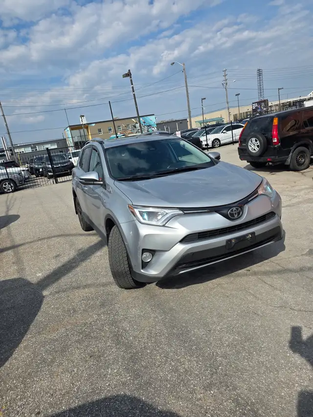 2017 Toyota RAV4 XLE - Photo 2