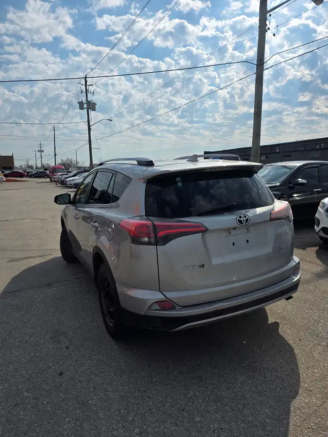 2017 Toyota RAV4 XLE - Photo 3