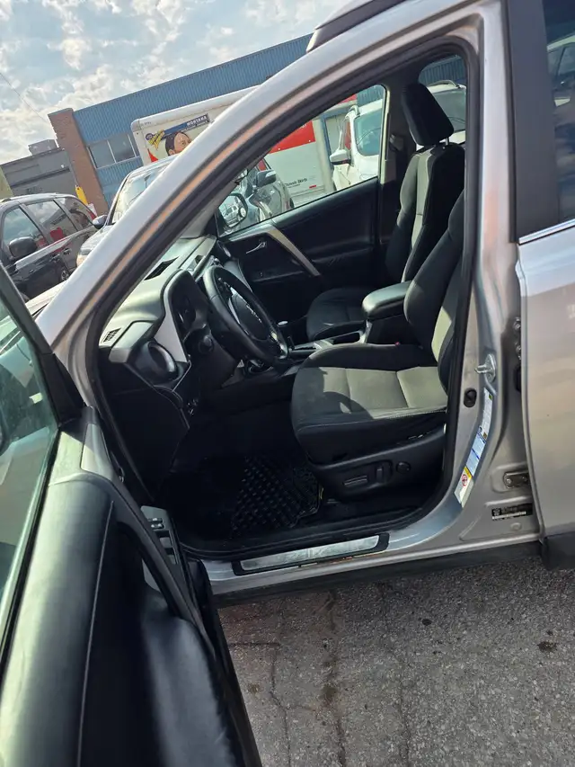 2017 Toyota RAV4 XLE - Photo 5