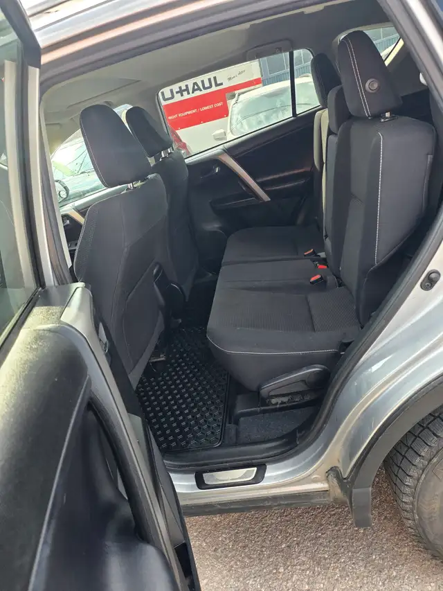 2017 Toyota RAV4 XLE - Photo 6