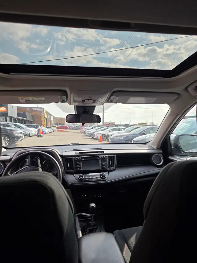 2017 Toyota RAV4 XLE - Photo 7