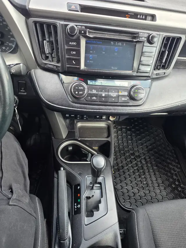 2017 Toyota RAV4 XLE - Photo 8