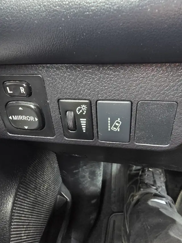 2017 Toyota RAV4 XLE - Photo 12