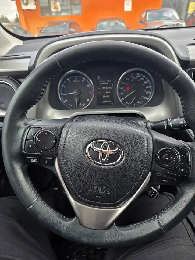 2017 Toyota RAV4 XLE - Photo 14