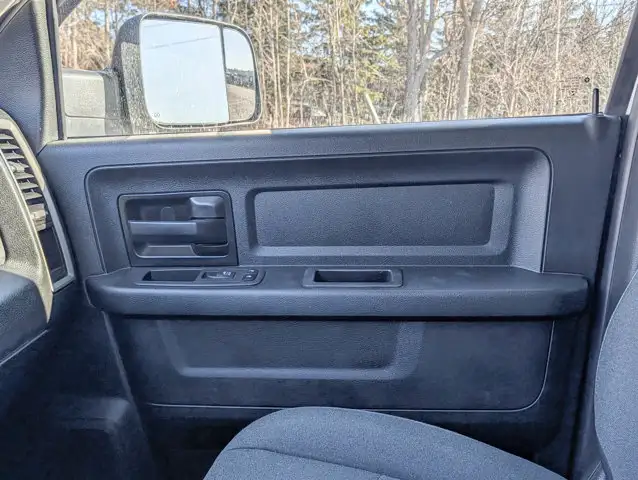 2021 Ram 1500 Classic Express- 5.7L V8 Engine - Heated Mirrors - Photo 25