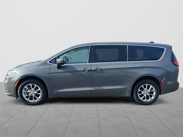 2023 Chrysler Pacifica Touring-L Touring L | Leather | SAVE $... - Photo 4
