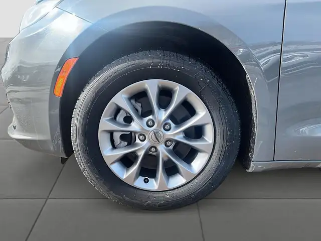 2023 Chrysler Pacifica Touring-L Touring L | Leather | SAVE $... - Photo 9