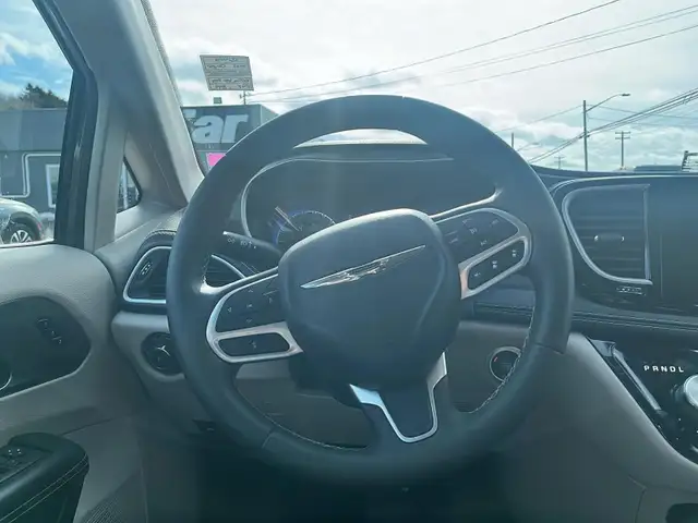 2023 Chrysler Pacifica Touring-L Touring L | Leather | SAVE $... - Photo 18