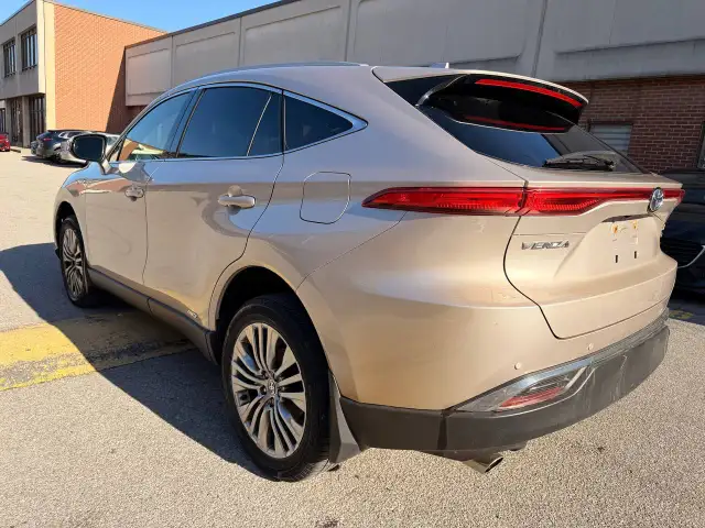 2021 Toyota Venza XLE AWD, ONE OWNER, SUNROOF, PUSH BUTTON START - Photo 4