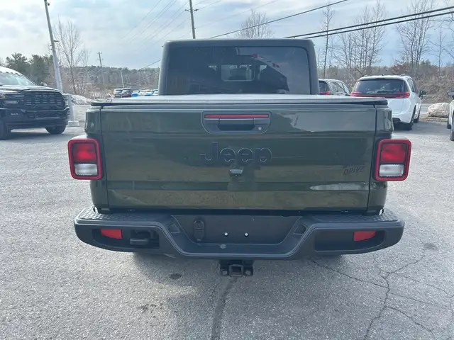 2023 Jeep Gladiator Willys 4x4 - Photo 4