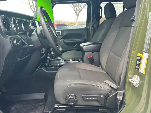 2023 Jeep Gladiator Willys 4x4 - Photo 11