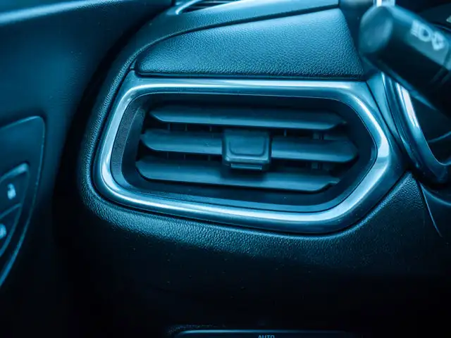 2019 Chevrolet Equinox LT- Apple CarPlay & Android Auto - Photo 34