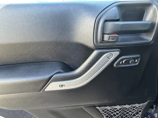 2013 Jeep Wrangler UNLIMITED SAHARA 4X4/NAVIGATION /BACK UP CAME - Photo 35