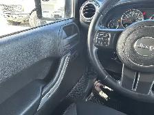 2013 Jeep Wrangler UNLIMITED SAHARA 4X4/NAVIGATION /BACK UP CAME - Photo 36