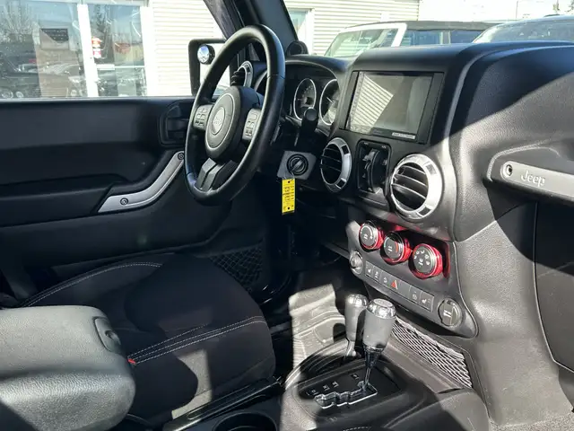 2013 Jeep Wrangler UNLIMITED SAHARA 4X4/NAVIGATION /BACK UP CAME - Photo 46